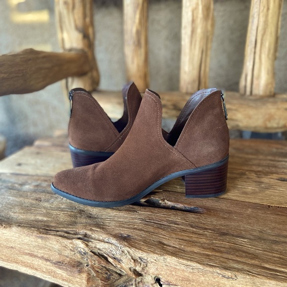 Leather Booties Chocolate Suede ⭐️ LIKE NEW + Waterproof - Picture 11 of 14